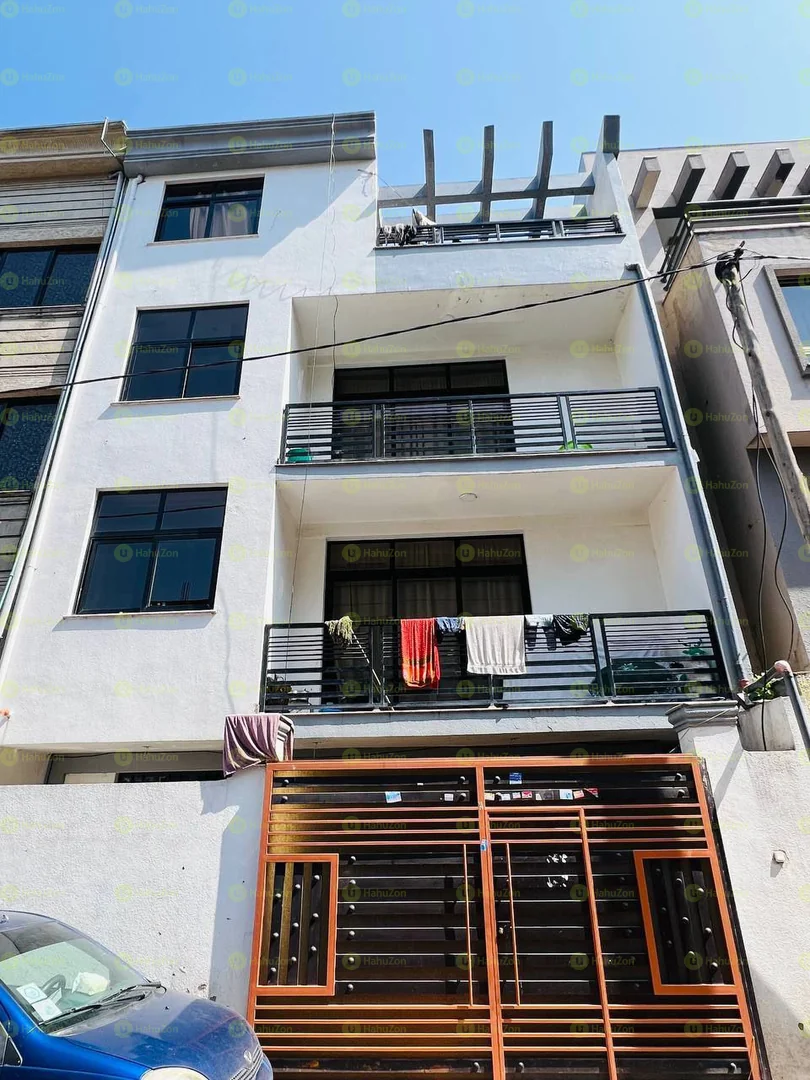 72 ካሬ የሚሸጥ G+3  ቤት በሀይሌ ጋርመንት