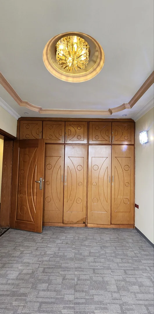 105 ካሬ የሚሸጥ አፓርትመንት በየተባበሩት