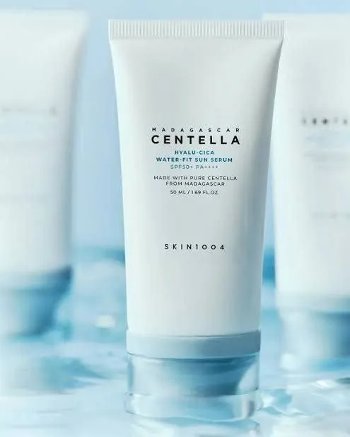 𝗦𝗸𝗶𝗻 𝟭𝟬𝟬𝟰 𝗠𝗮𝗱𝗮𝗴𝗮𝘀𝗰𝗮𝗿 𝗖𝗲𝗻𝘁𝗲𝗹𝗹𝗮 𝗛𝘆𝗮𝗹𝘂-𝗖𝗶𝗰𝗮 𝗪𝗮𝘁𝗲𝗿-𝗙𝗶𝘁 𝗦𝘂𝗻 𝗦𝗲𝗿𝘂𝗺 𝗦𝗣𝗙𝟱𝟬+ PA+