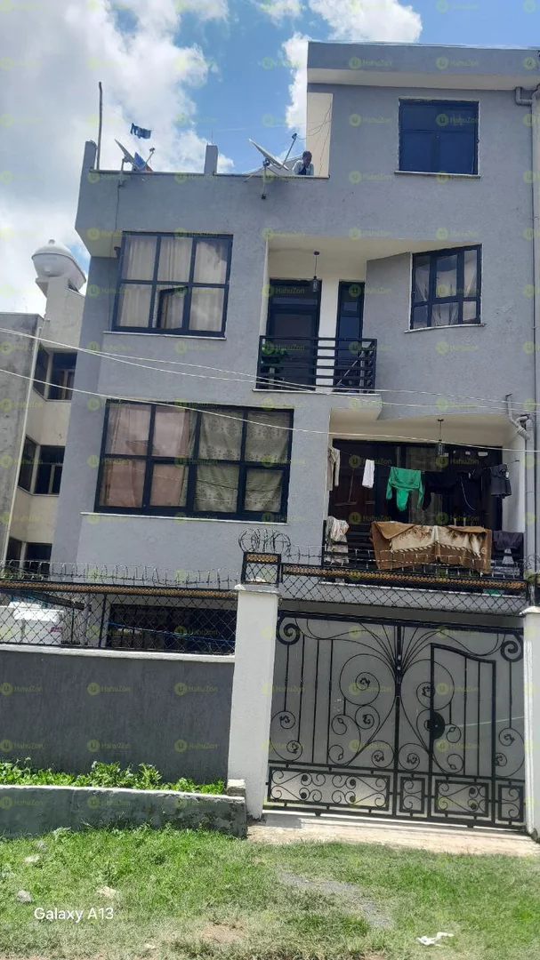 94 ካሪ የሚሸጥ ቤት በG+3 በቃሊቲ አለም ባንክ