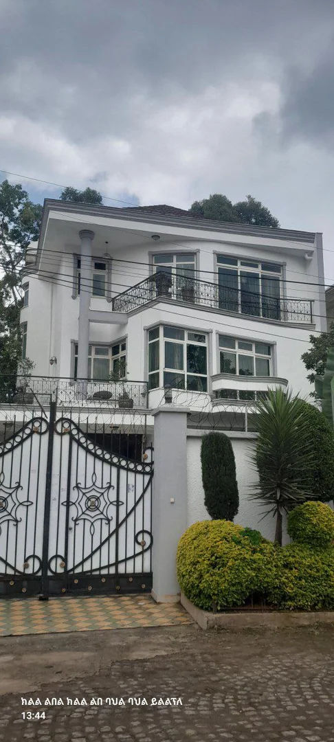 250 ካሬ የሚሸጥ ቤት በጀሞ ሚካኤል