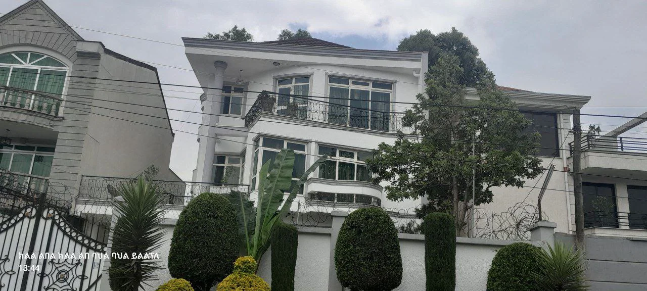 250 ካሬ የሚሸጥ ቤት በጀሞ ሚካኤል