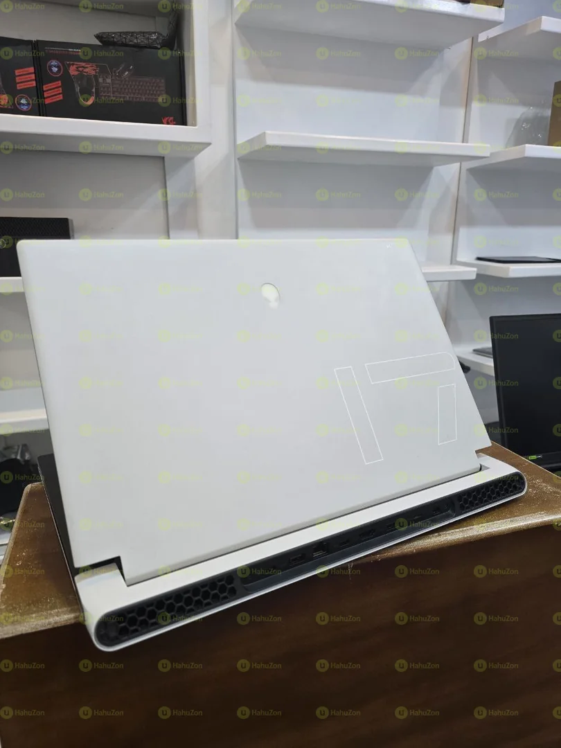 Alienware X17 R2 Core i7-12700H Gaming Laptop