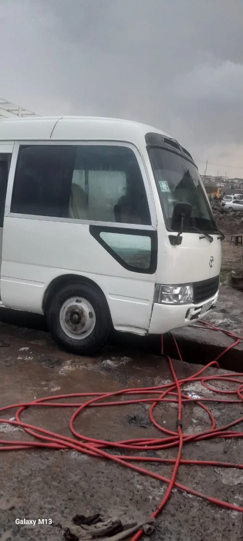 2001 Model-Toyota Coaster