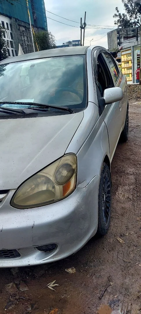 2005 Model-Toyota Platz