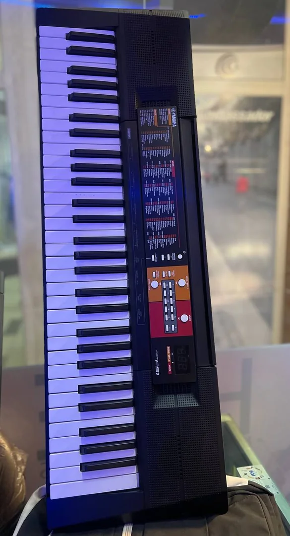 Yamaha F51 Keyboard