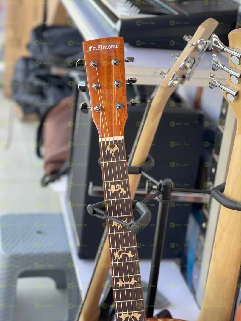 FR. ANTONIO 810 Guitar