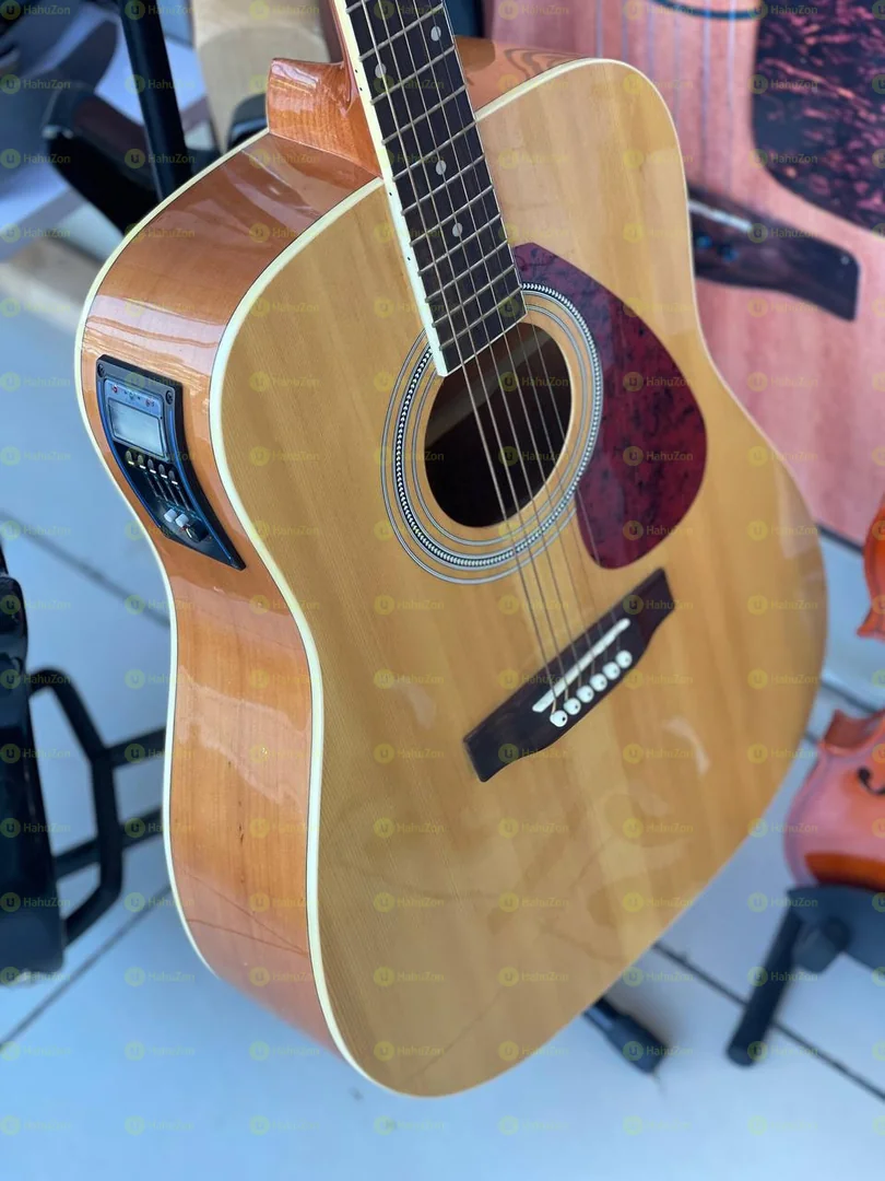 Yamaha F340 Guitar