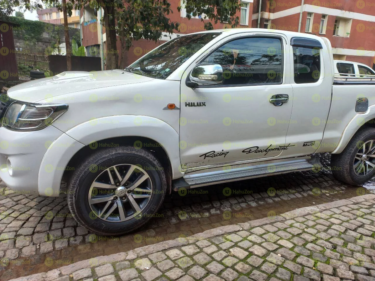2013 Model-Toyota Hilux Extra Cab