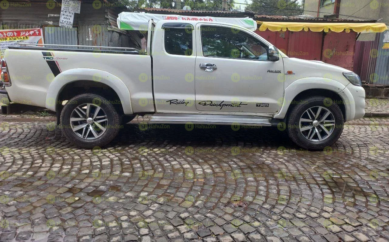 2013 Model-Toyota Hilux Extra Cab