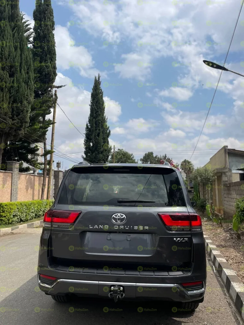 2023 Model-Toyota LandCruiser 300