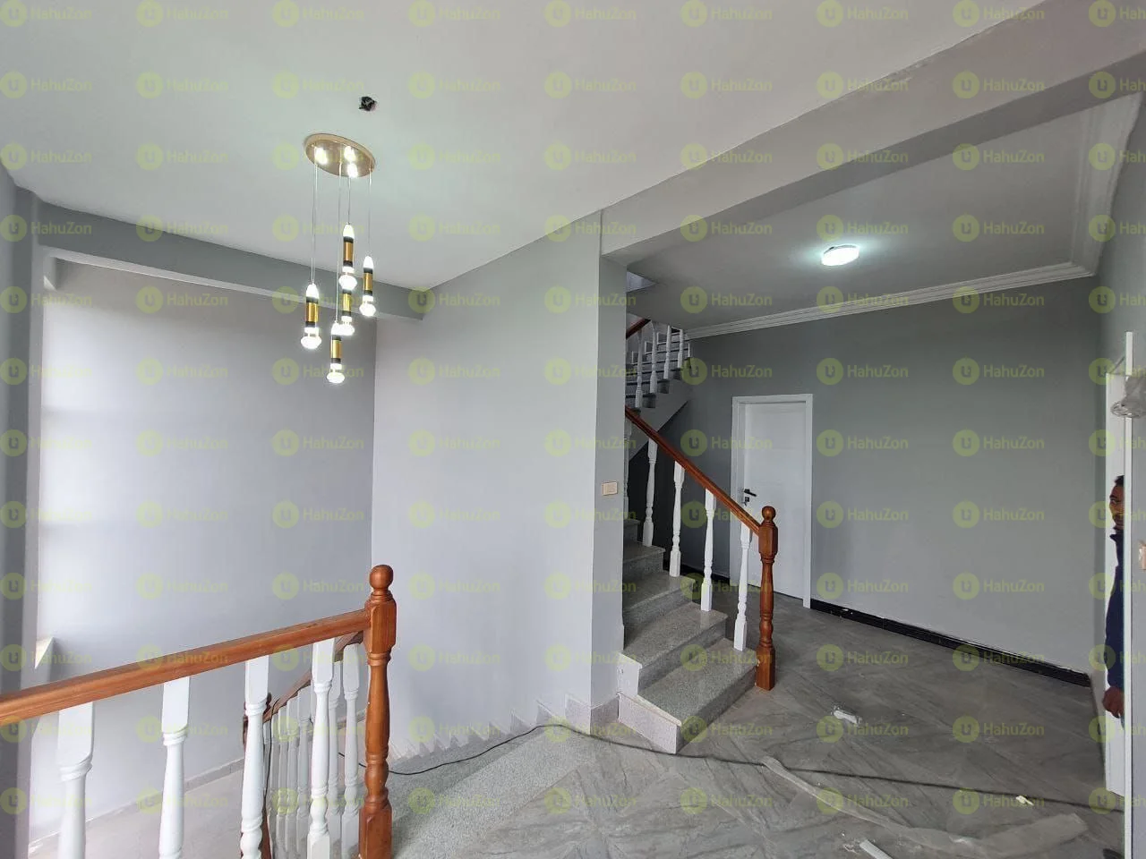 300 ካሬ የሚሸጥ ቤት በቦሌ እሯንዳ