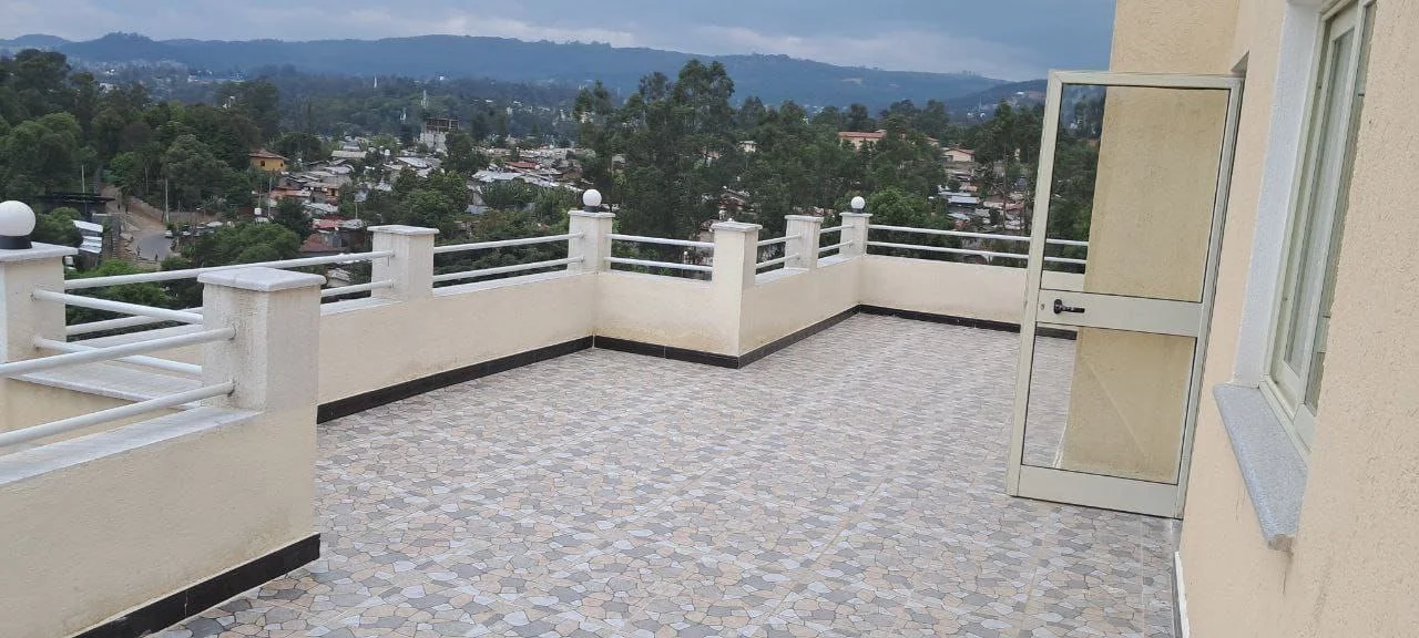 300 ካሬ የሚሸጥ ቤት በቦሌ እሯንዳ