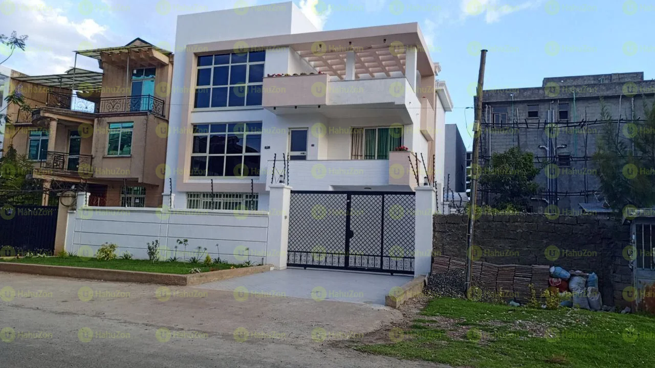 250 ካሬ የሚሸጥ G+2 ዘመናዊ ቤት በሰሚት