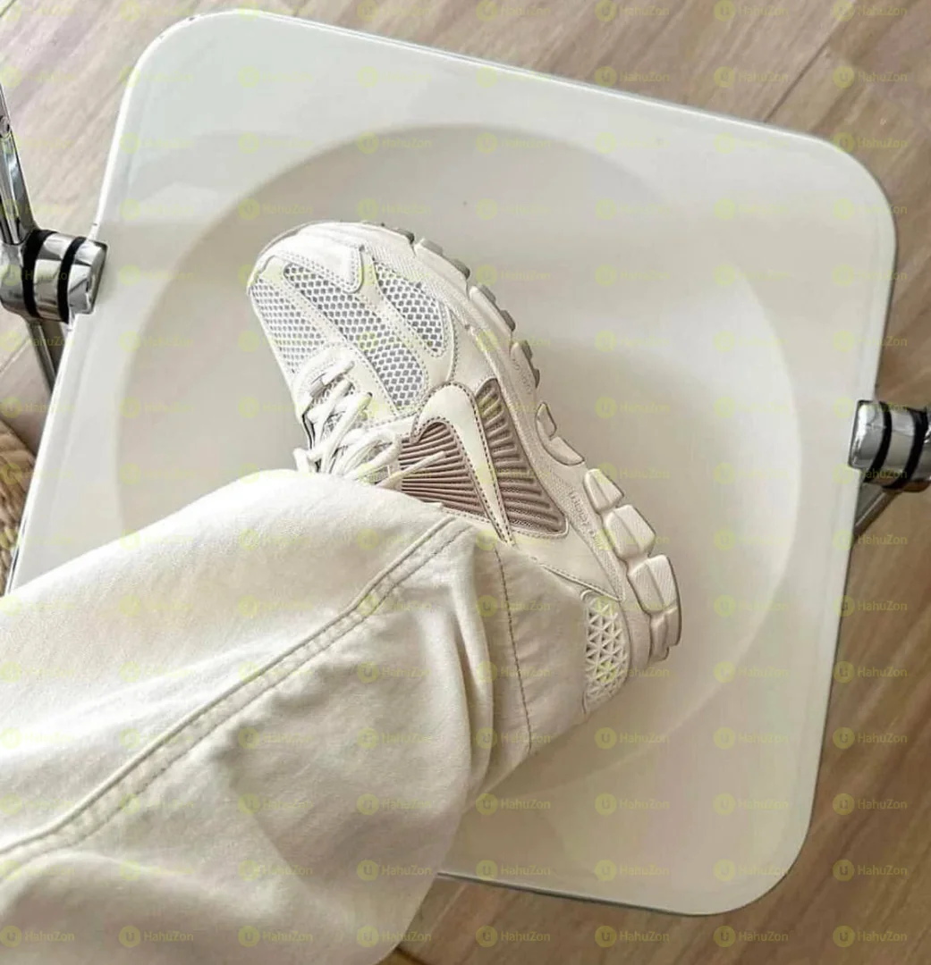 Nike Zoom Vomero 5 Men's Shoes