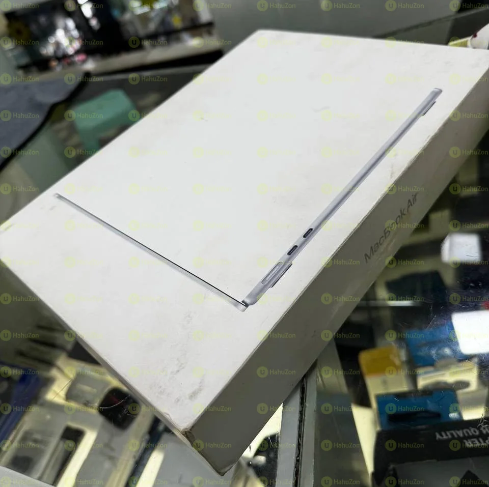 MacBook Air 14 inch M4 chip