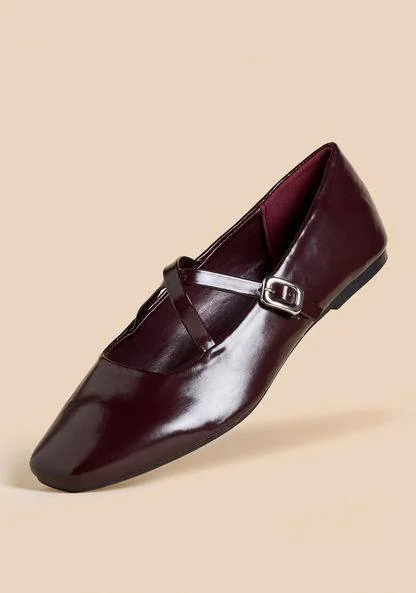 Max Criss Cross Strap Ballerina Shoe With Buckle Closure