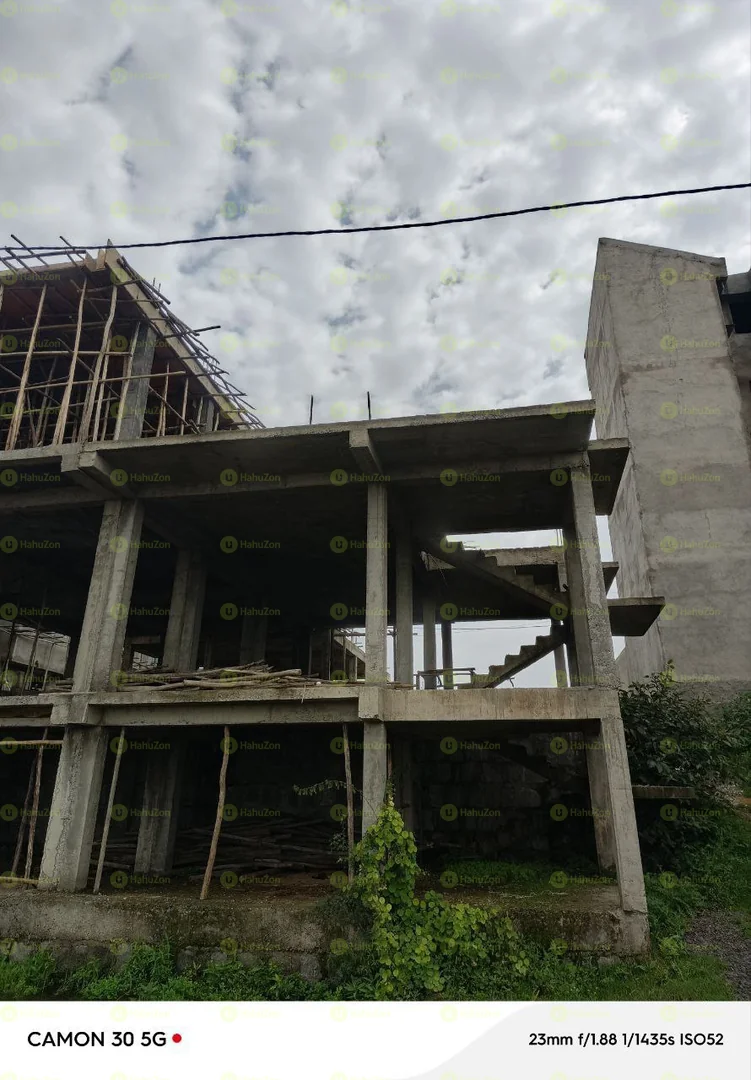 150 ካሬ የሚሸጥ ሁለት እስላብ የወጣ ቤት በአያት