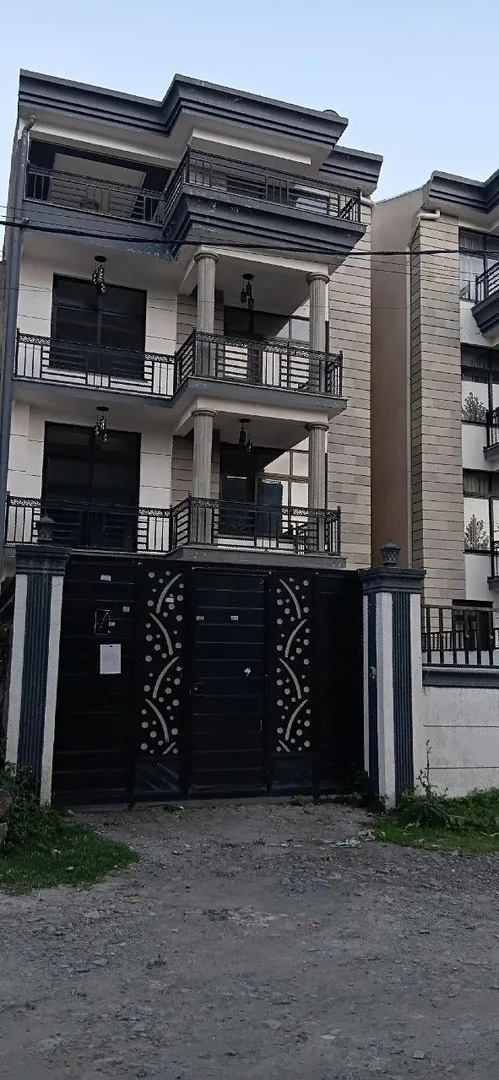 225 ካሬ የሚሸጥ ቤት በአያት