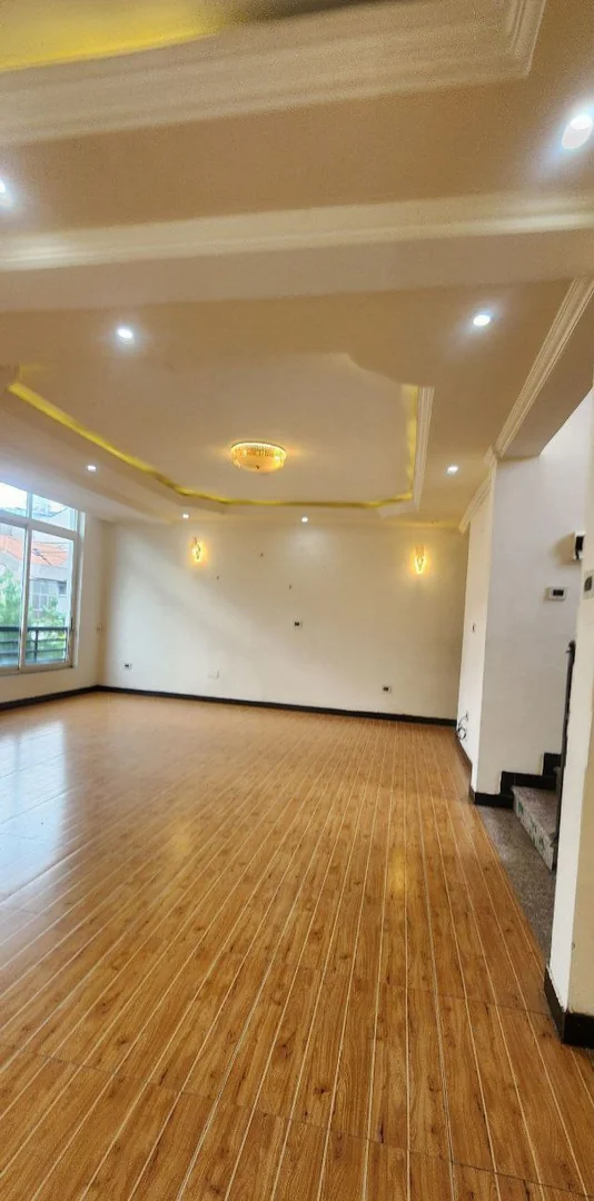 105 ካሬ የሚሸጥ G+2 ቤት በአያት ኮፓዉድ