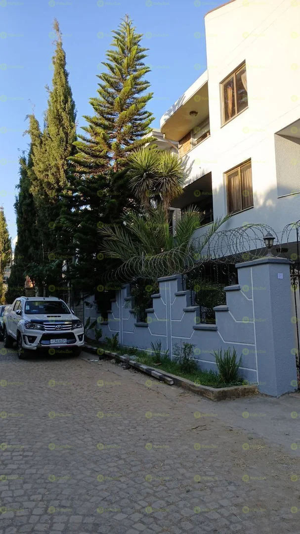 250 ካሬ የሚሸጥ G+2 ቤ በሴ ኤም ሲ