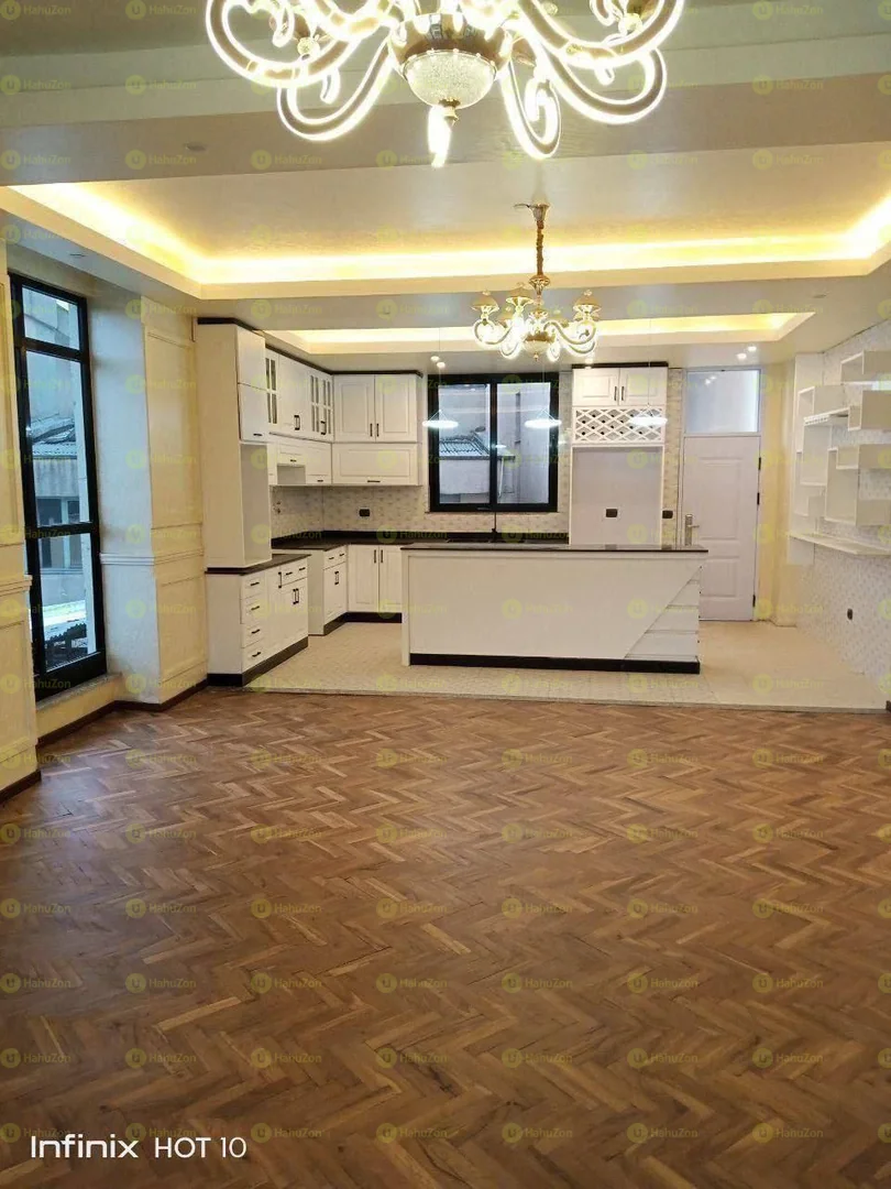 300 ካሬ የሚሸጥ G+2  ቤት በመገናኛ ቶቶት