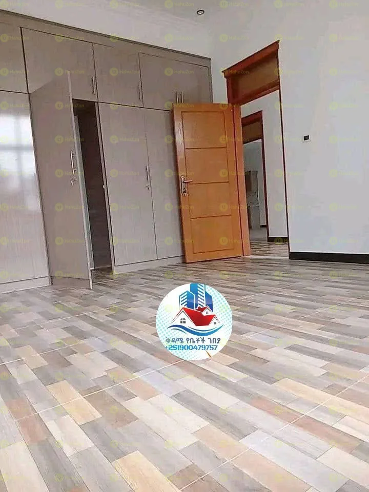 305 ካሬ የሚሸጥ ቪላ ቤት በመሃል ከተማ