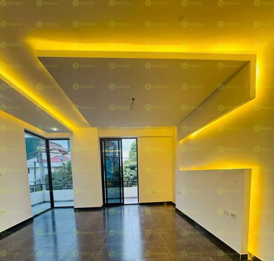 230 ካሬ የሚሸጥ G+2 ቤት በመገናኛ