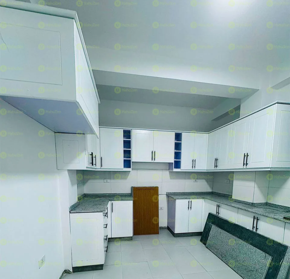 230 ካሬ የሚሸጥ G+2 ቤት በመገናኛ