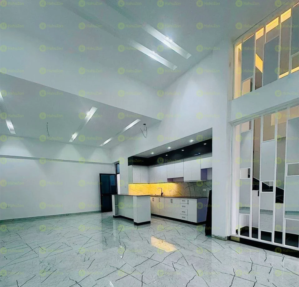 230 ካሬ የሚሸጥ G+2 ቤት በመገናኛ