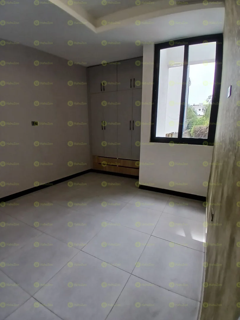 170 ካሬ የሚሸጥ G+2 ቤት በመገናኛ ሴንቸሪ ሞል