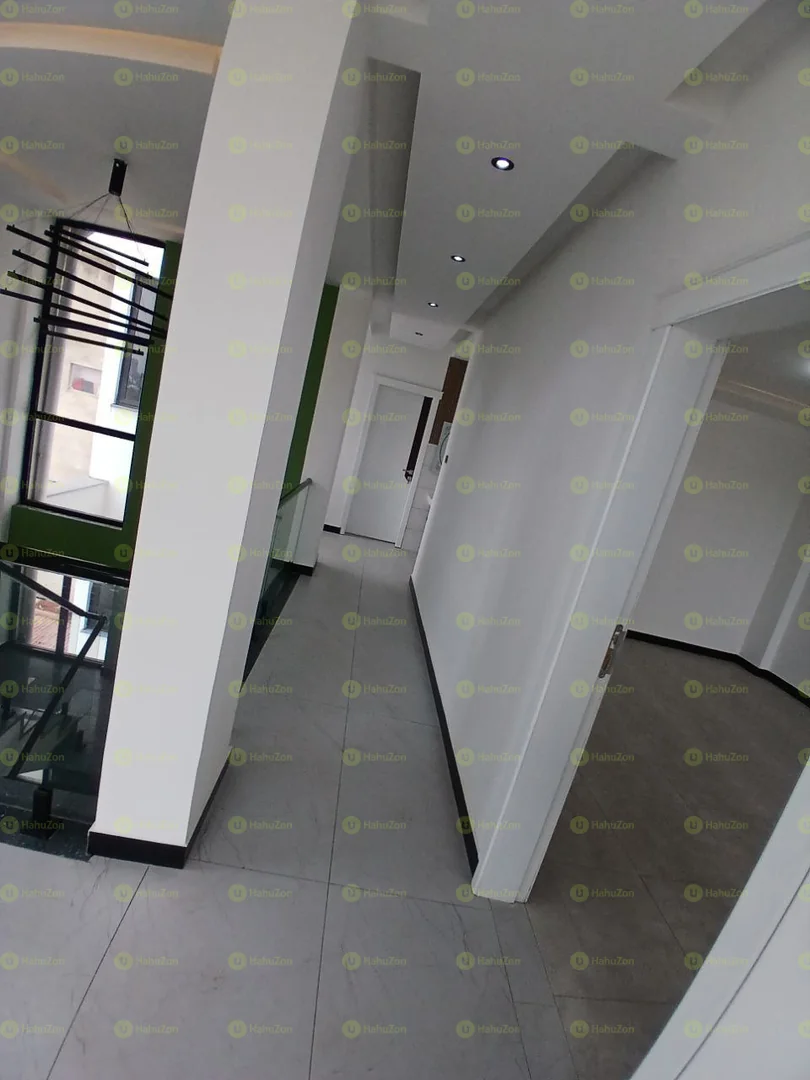 170 ካሬ የሚሸጥ G+2 ቤት በመገናኛ ሴንቸሪ ሞል