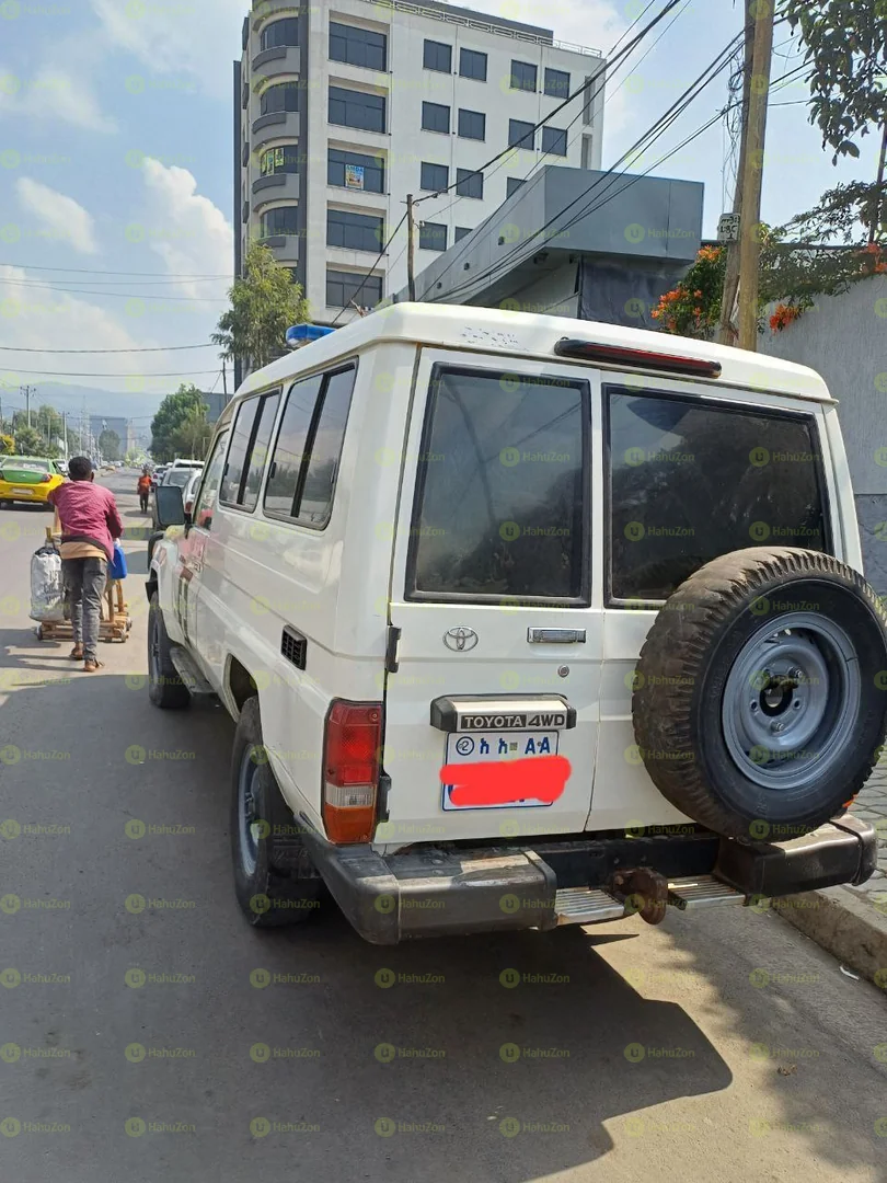 2018 Model-Toyota Land Cruiser - Long Beze