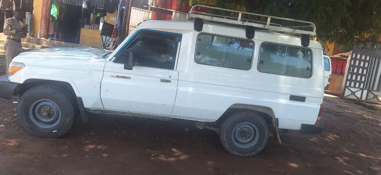 2013 Model-Toyota Land Cruiser - Long Beze