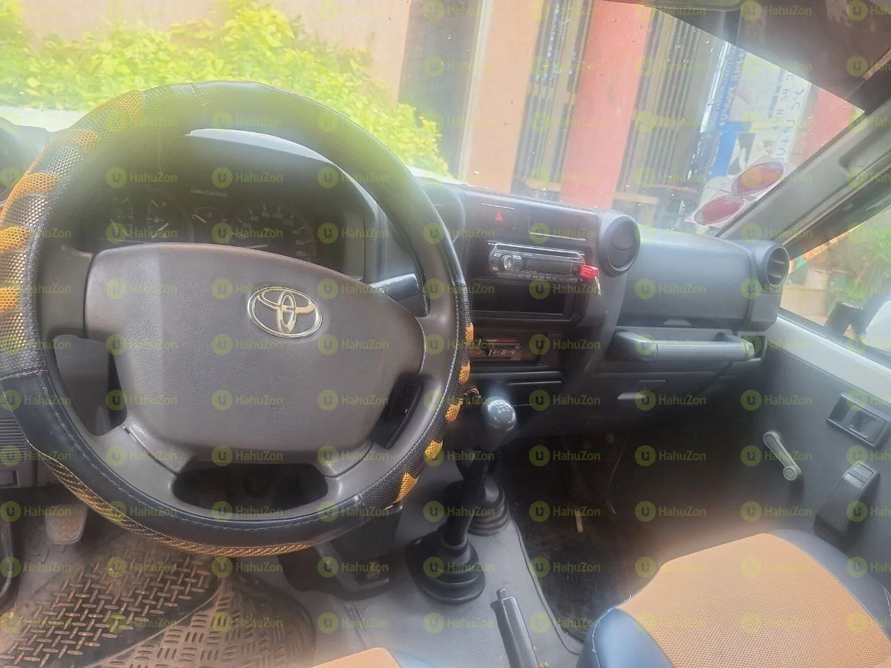 2013 Model-Toyota Land Cruiser - Long Beze