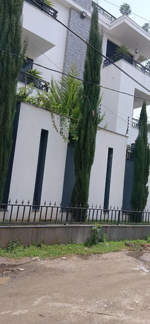 400 ካሬ የሚሸጥ ቆንጆ ዘመናዊ G+3 ቤት በአያት