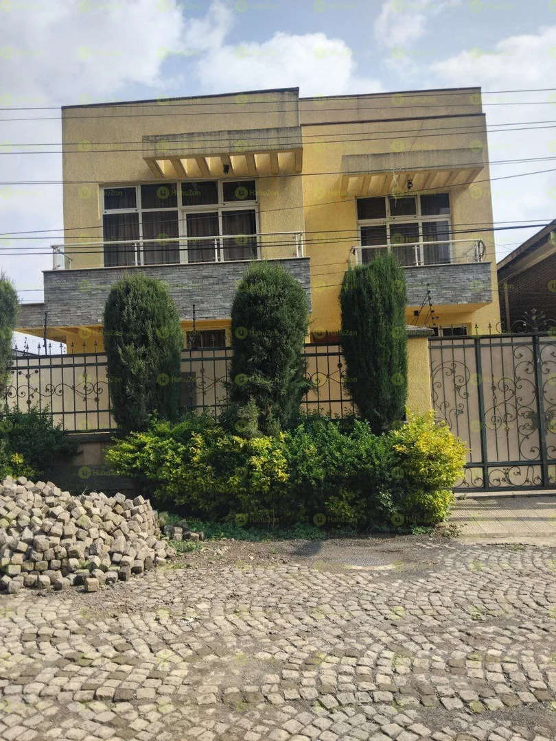 300 ካሬ የሚሸጥ ቤት በአያት