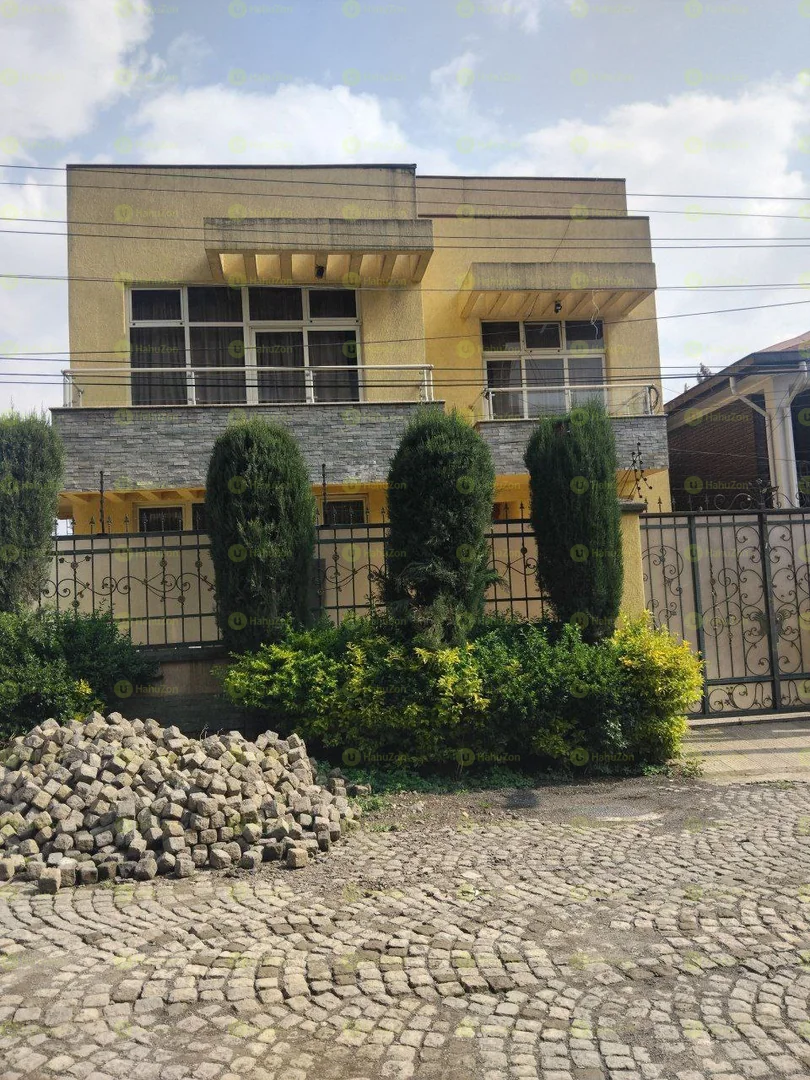 300 ካሬ የሚሸጥ ቤት በአያት