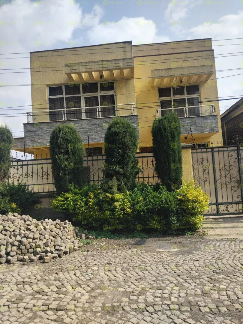 300 ካሬ የሚሸጥ ቤት በአያት