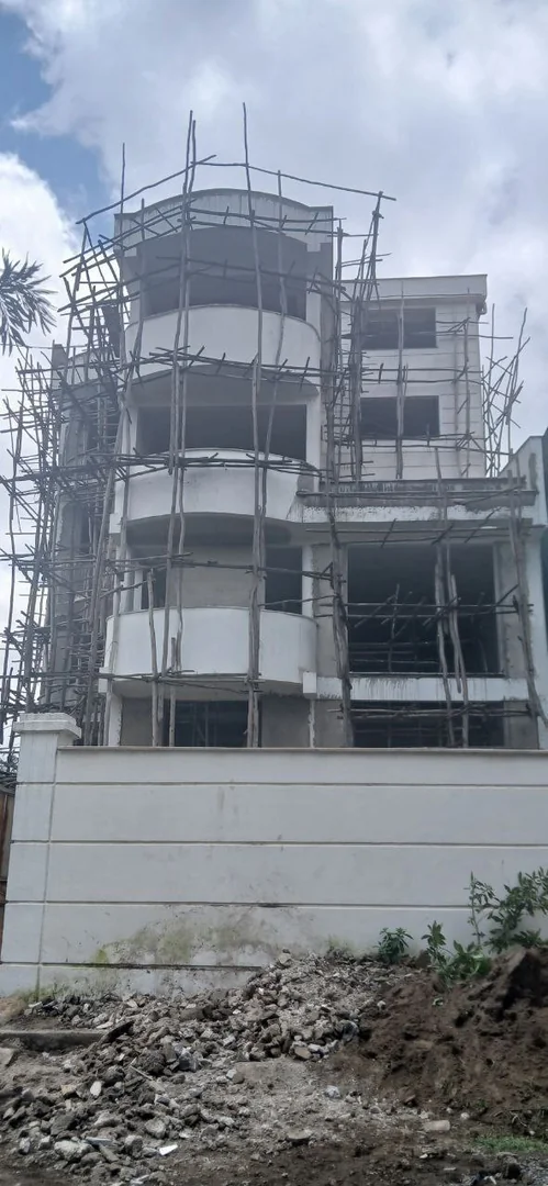 250 ካሬ የሚሸጥ G+3 ቤት በሰሚት