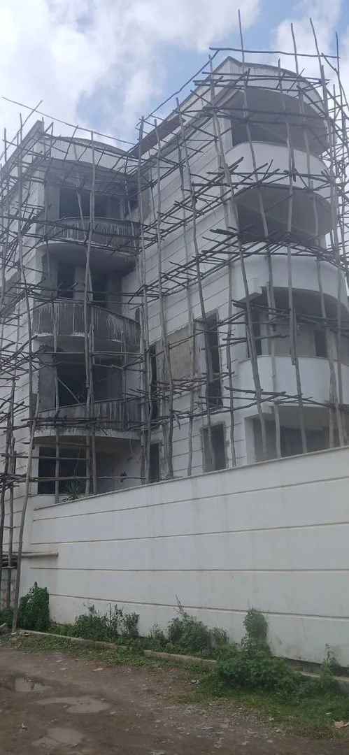 250 ካሬ የሚሸጥ G+3 ቤት በሰሚት