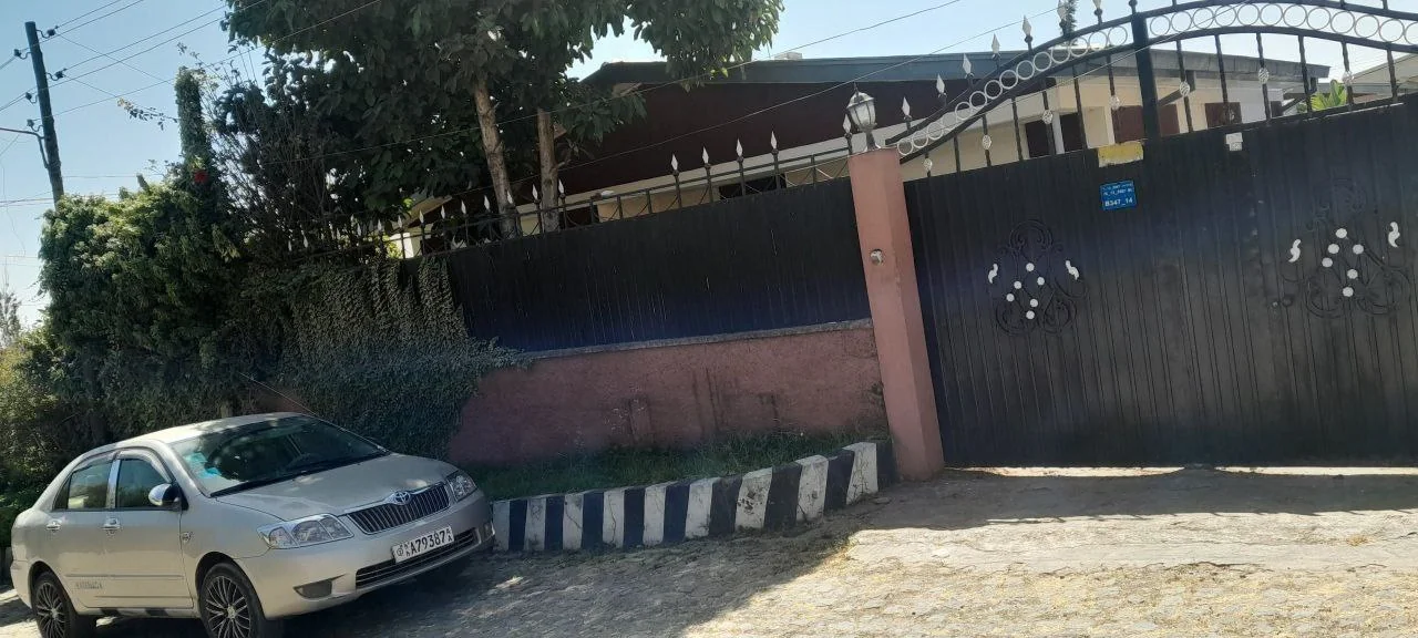 300 ካሬ የሚሸጥ ቪላ ቤት በአያት