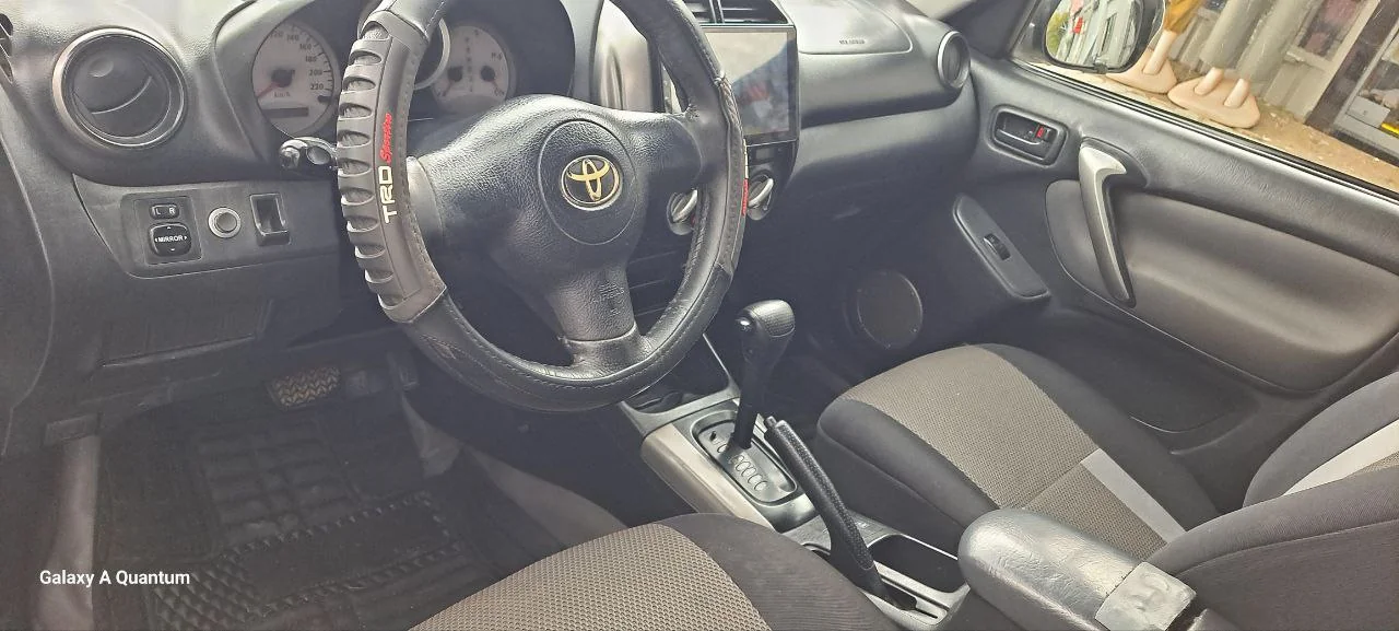 2004 Model-Toyota Rav4