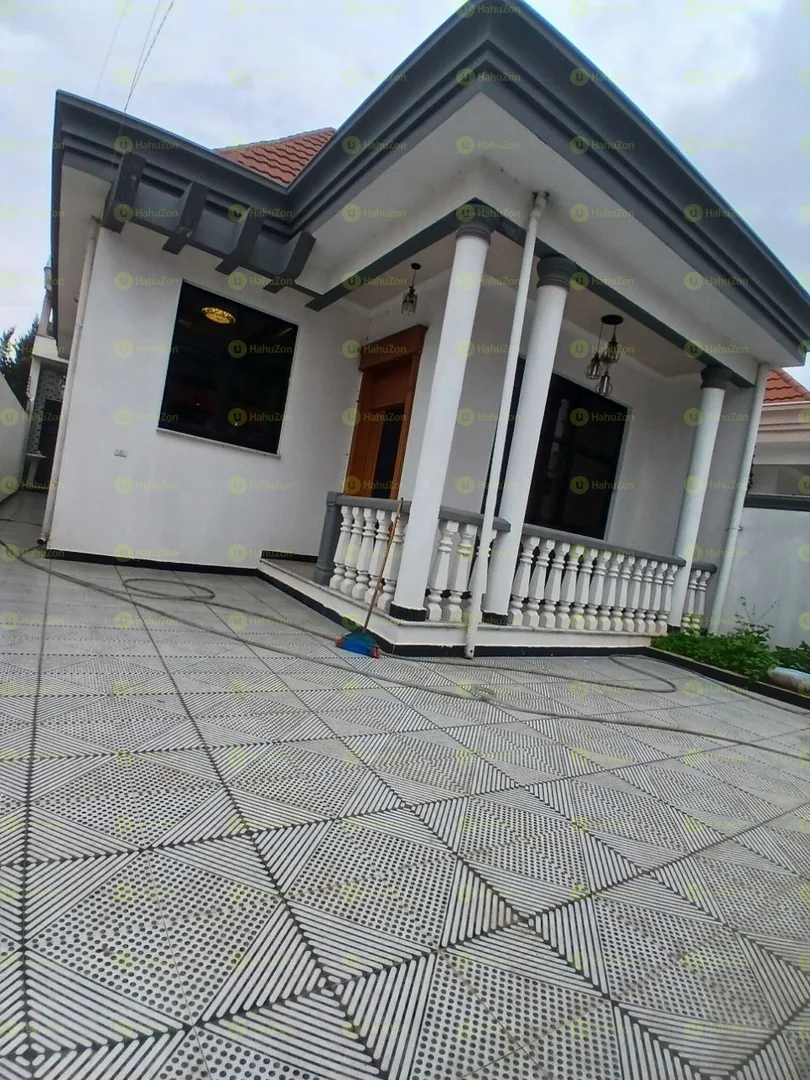 165 ካሬ የሚሸጥ ቤት በሰሚት