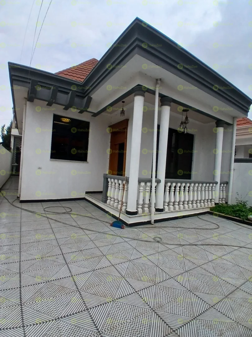 165 ካሬ የሚሸጥ ቤት በሰሚት