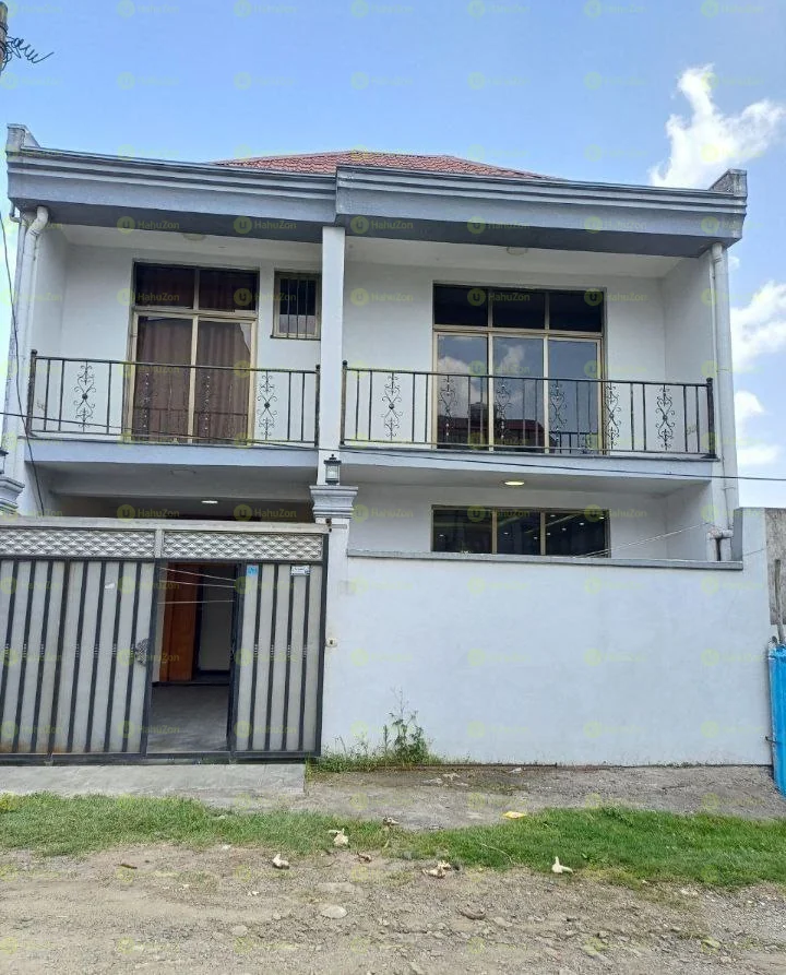 105 ካሬ የሚሸጥ G+1 ቤት በሰሚት