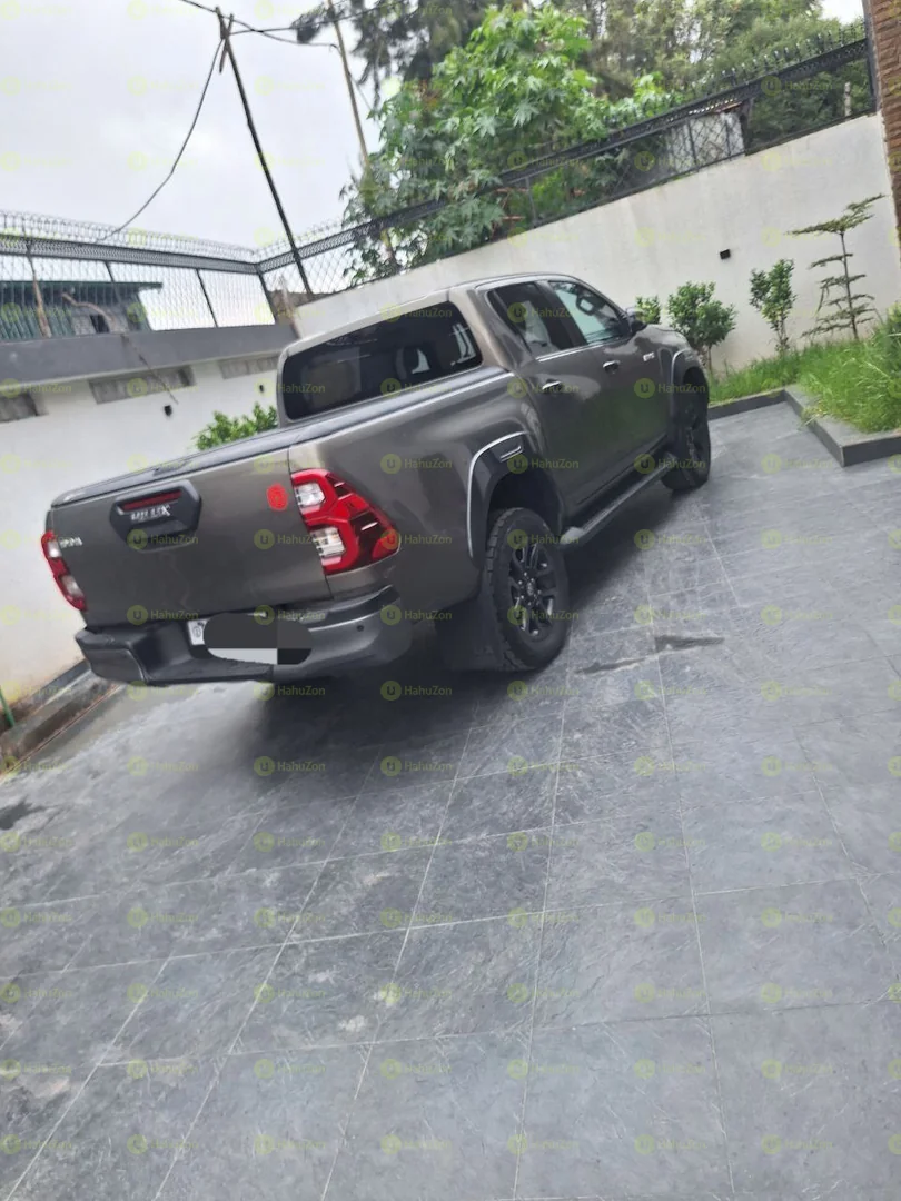 2021 Model-Toyota Hilux invisible Double Cup