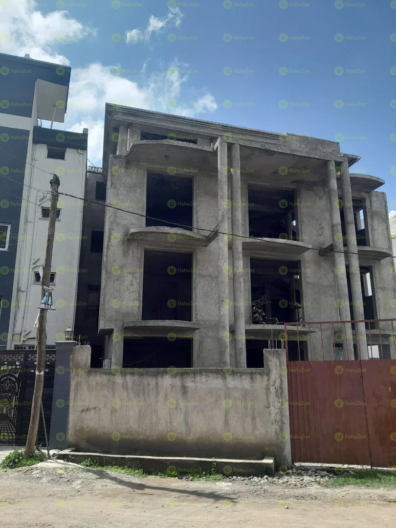 300 ካሬ የሚሸጥ G+3 ቤት በአያት