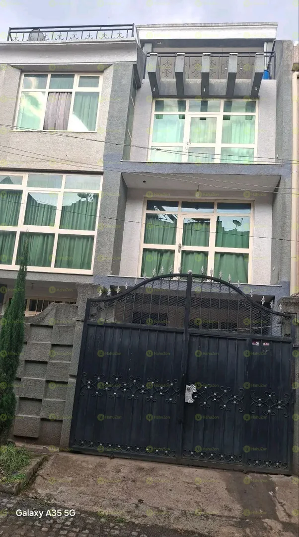 94 ካሬ የሚሸጥ G+2 ቤት በሰሚት ፍየል ቤት