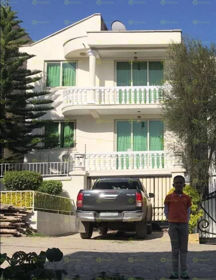 175 ካሬ የሚሸጥ ቤት በስሚት